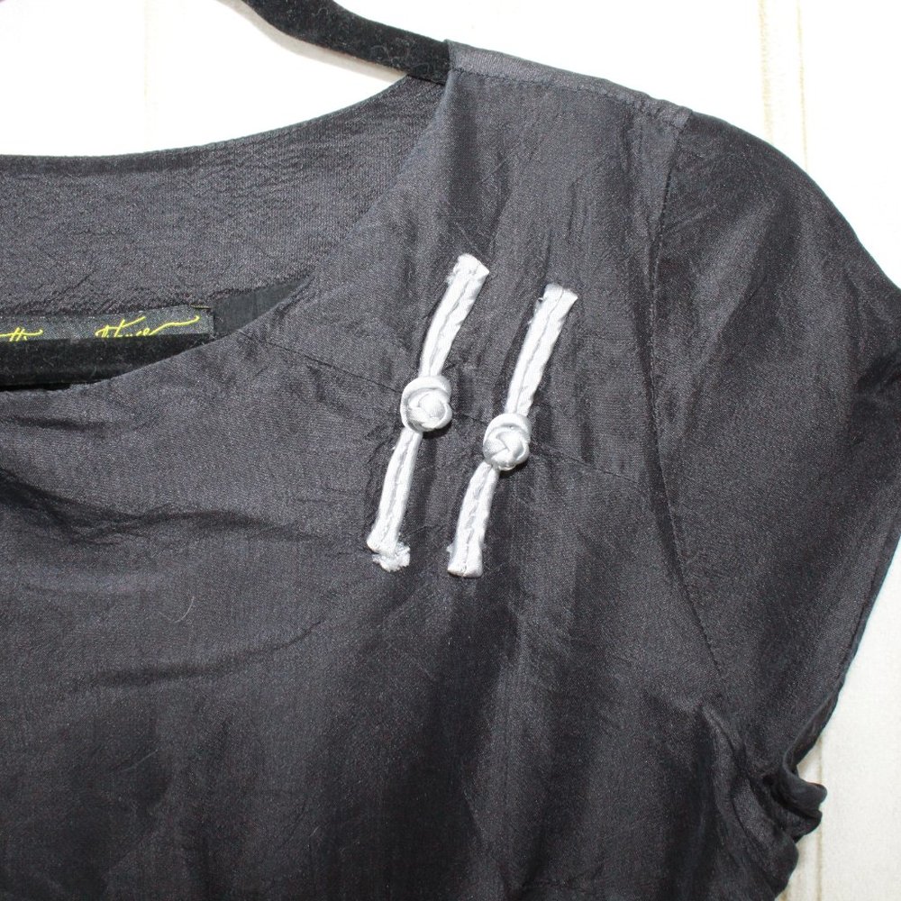 Things Of Substance Black Silk Cap Sleeve Embroidered Pleated Dress Size 8 - Picture 6 of 14